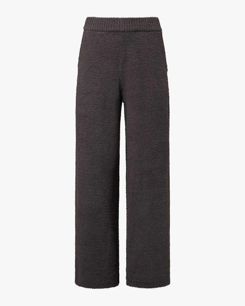 Effortless Chic Wide Legs: Your Go-To Pull-On Pants.